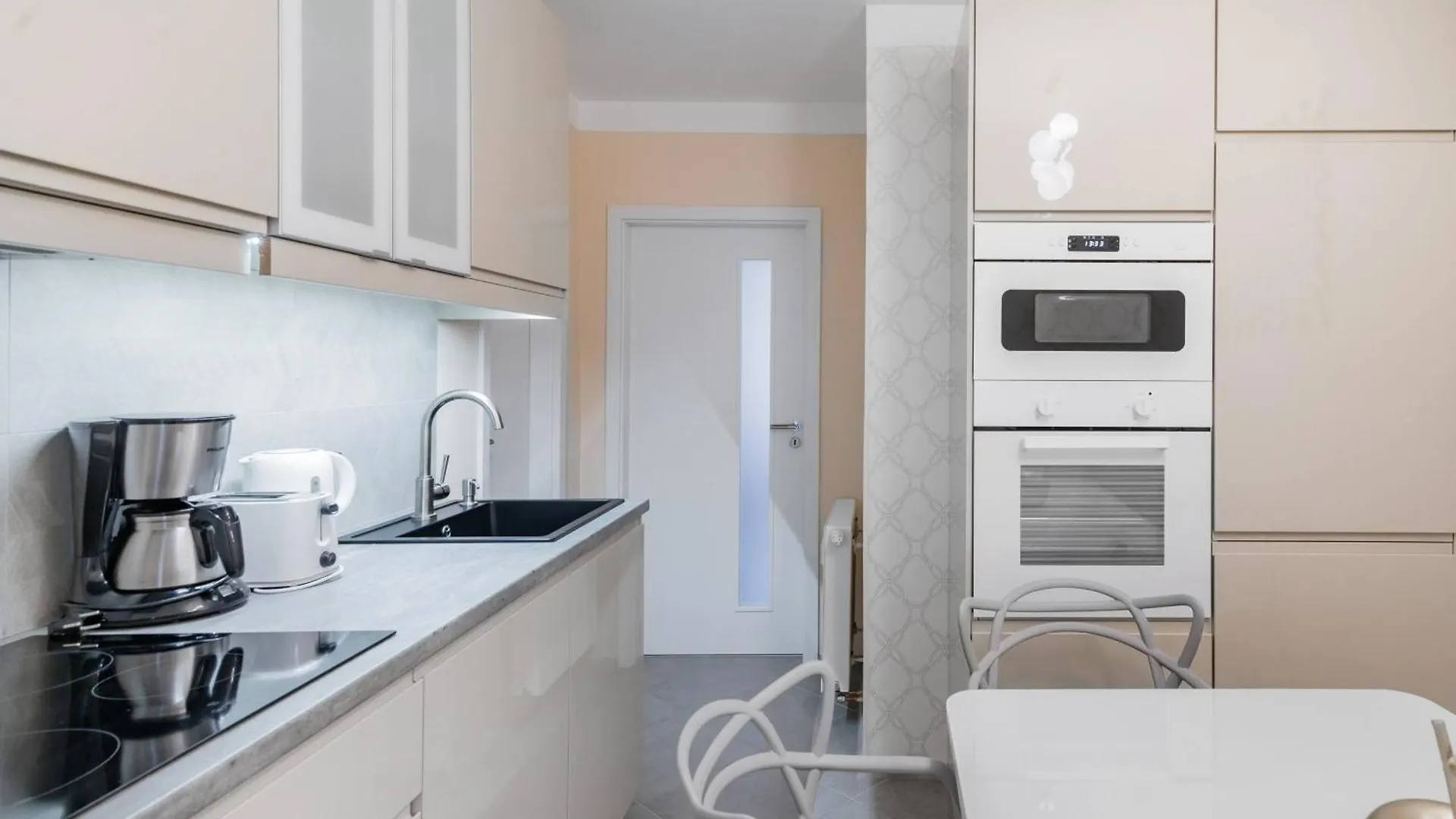 Pastel Art Deco 3Bdr Ruterra Apt Prague