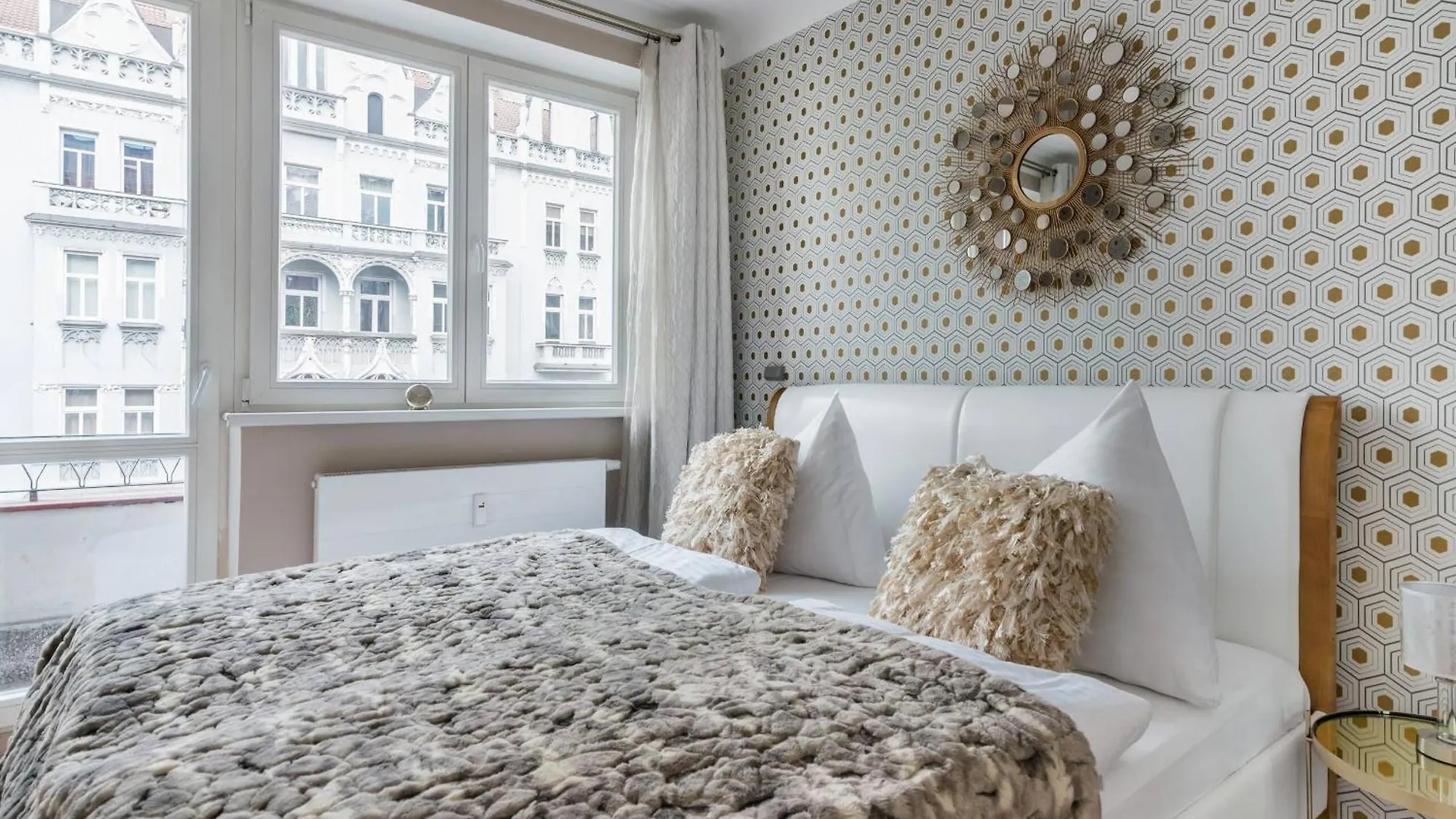 Pastel Art Deco 3Bdr Ruterra Apt Prague 0*,